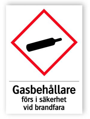 Gasbehållare förs i säkerhet vid brandfara
